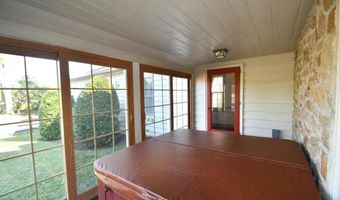 3 HIDDEN Ln, Abington, PA 19001