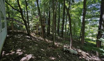 142 Pine Cir, Bennington, VT 05201