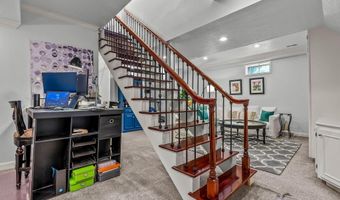 11806 E Arbor Dr, Anchorage, KY 40223