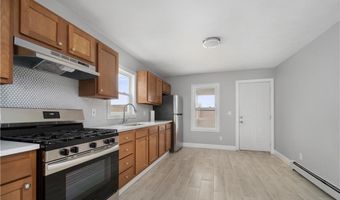 35 Central St, Lincoln, RI 02838