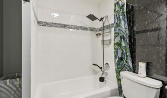 1405 E Central Rd 122C, Arlington Heights, IL 60005