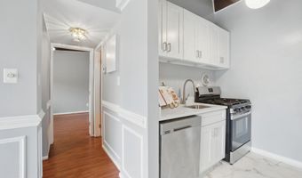4379 AMERICANA Dr 201, Annandale, VA 22003