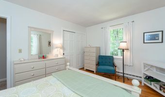 28 Woodland Dr, Amherst, NH 03031