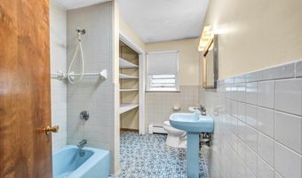24 Iron Gate Ln, Cromwell, CT 06416