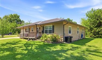 4 Skyline Dr, Adrian, MO 64720