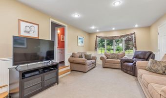 44 Devonshire Ct, Middletown, NJ 07748