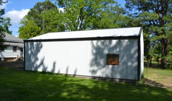 135 E Pine St, Albion, IL 62806