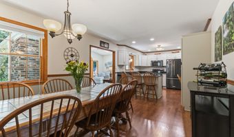 17 Northgate Dr, Albany, NY 12203