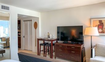 223 Saratoga Rd 2001, Honolulu, HI 96815