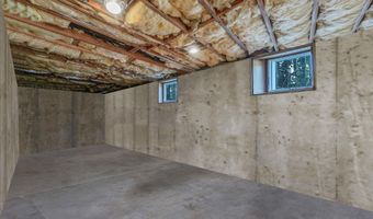 15 Foxcroft Rd, Albertson, NY 11507