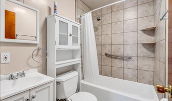 615 Riverside Dr, Bayville, NJ 08721