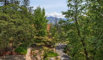 390 Strawberry Ln, Ashland, OR 97520