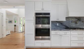31 Wright Ln, Jamestown, RI 02835