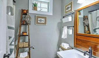 44 Washington Rd, Barrington, RI 02806
