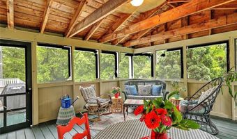 4 Fourth St, Barrington, RI 02806