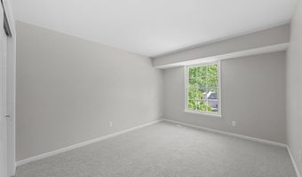 412 Sorrento Dr, Ballwin, MO 63021