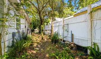 34 7th St, Apalachicola, FL 32320