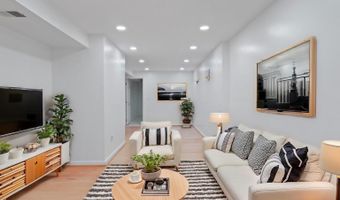 8463 MONARCH Ct, Annandale, VA 22003