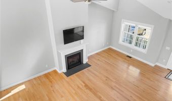 5 Thelma Ln 5, Middletown, RI 02842