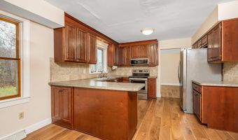 3 Springwood Manor Dr, Albany, NY 12211