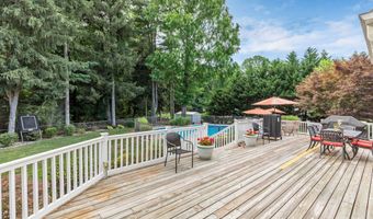 44 Devonshire Ct, Middletown, NJ 07748
