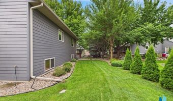 605 S Palmer Dr, Brandon, SD 57005