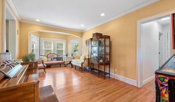 45 County Line Rd, Amityville, NY 11701