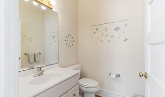 23 5th St, Beach Haven, NJ 08008