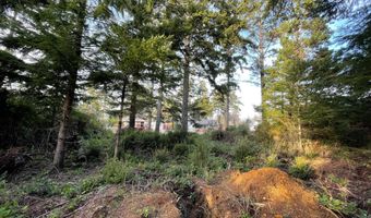 12 Th Ct, Bandon, OR 97411