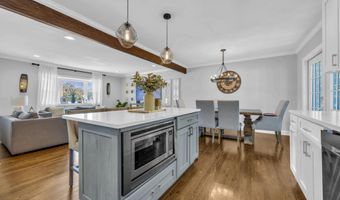 10 Linda Cir, Aberdeen, NJ 07747