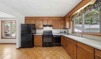 34 Crescent Dr, Akron, NY 14001
