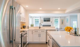 32 Pleasant Hill Rd, Falmouth, ME 04105