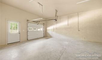 167 Apple Cove Rd, Banner Elk, NC 28604