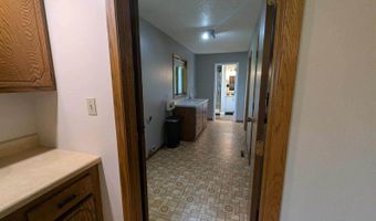 821 Country Club Dr, Akron, IA 51001