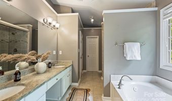2100 Sablewood Dr, Charlotte, NC 28205