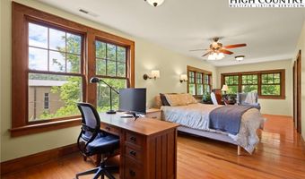 140 Library Ln, Banner Elk, NC 28604