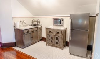 201 W 33rd St, Savannah, GA 31401