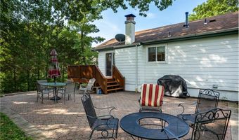 237 Valleyoak Ct, Ballwin, MO 63021