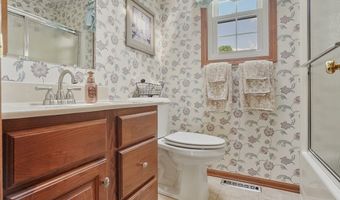 2202 Martin Crest Dr, Akron, OH 44312