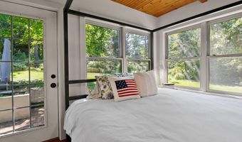 17 E Stillwater Ave, Beverly Shores, IN 46301