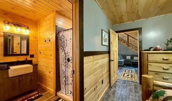 8 Breezy Knoll Ln, Baileyville, ME 04694