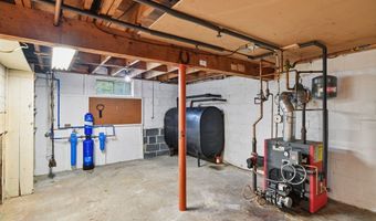 79 Spencer St, Agawam, MA 01001