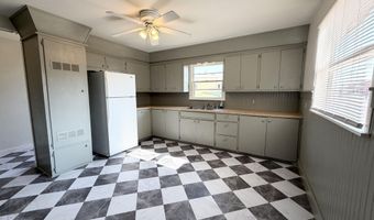 712 9th St, Abernathy, TX 79311
