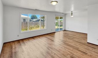 824 KEVIN Pl, Brookings, OR 97415