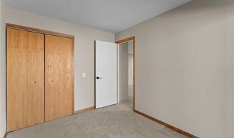 8405 137th Ct, Apple Valley, MN 55124