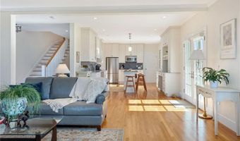 591 Ocean Ave, Newport, RI 02840