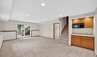 909 Idaho Ave, Ames, IA 50014