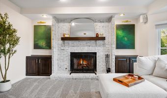 1713 Edgewood Dr, Algonquin, IL 60102