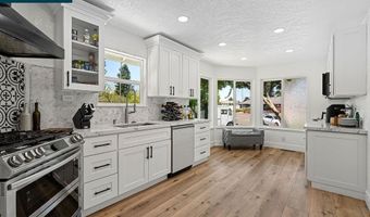 640 Elsa Dr, Santa Rosa, CA 95407