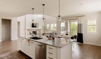6885 S Robertsdale Way, Aurora, CO 80016